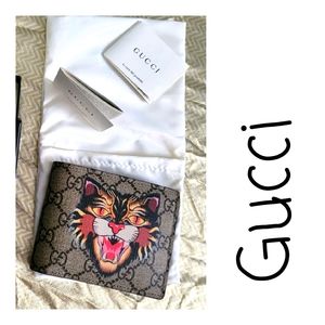 - Gucci Angry Cat print GG Supreme wallet